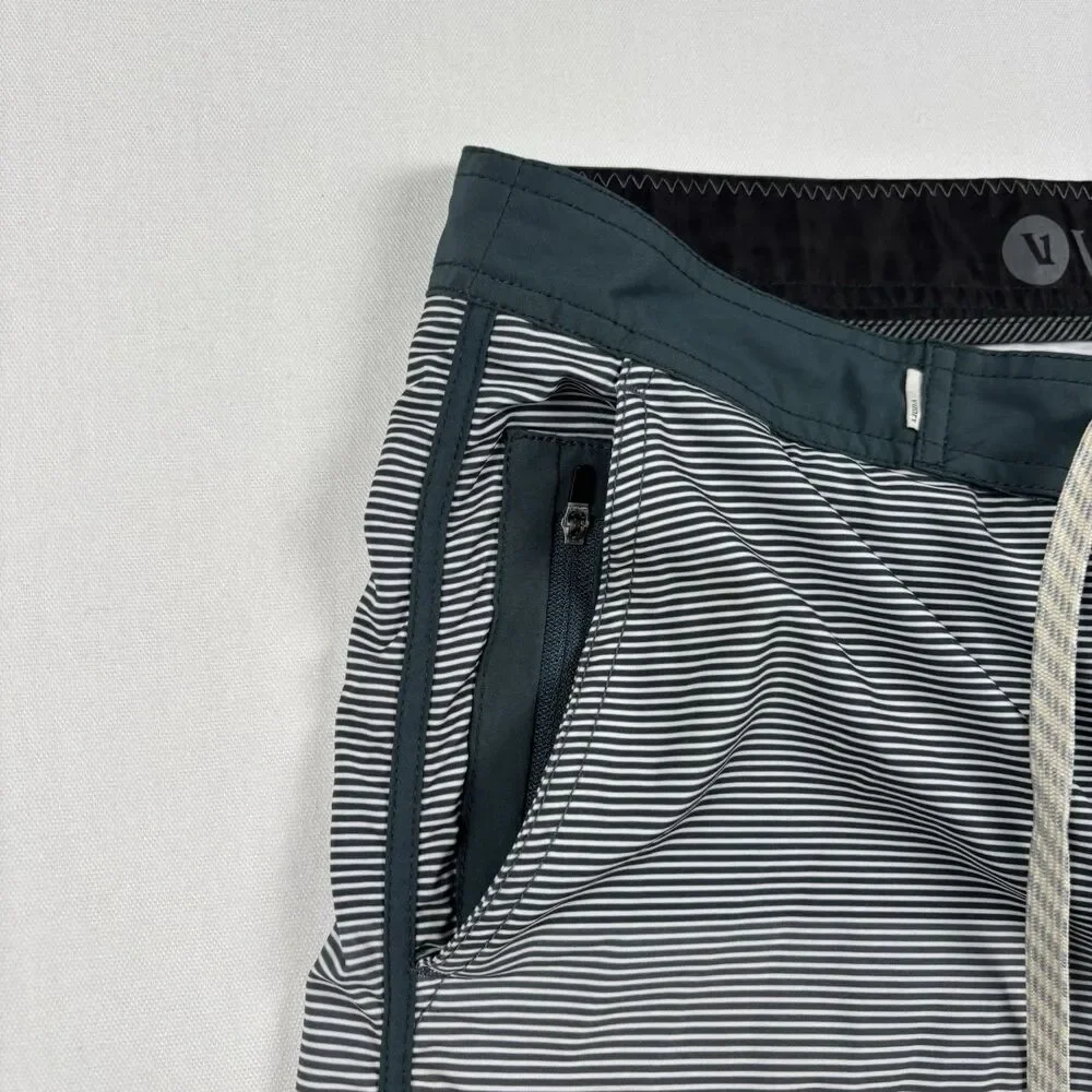 Vuori V314 Cruise Board Shorts Mens 32 Green Gray Colorblock Unlined Drawstring